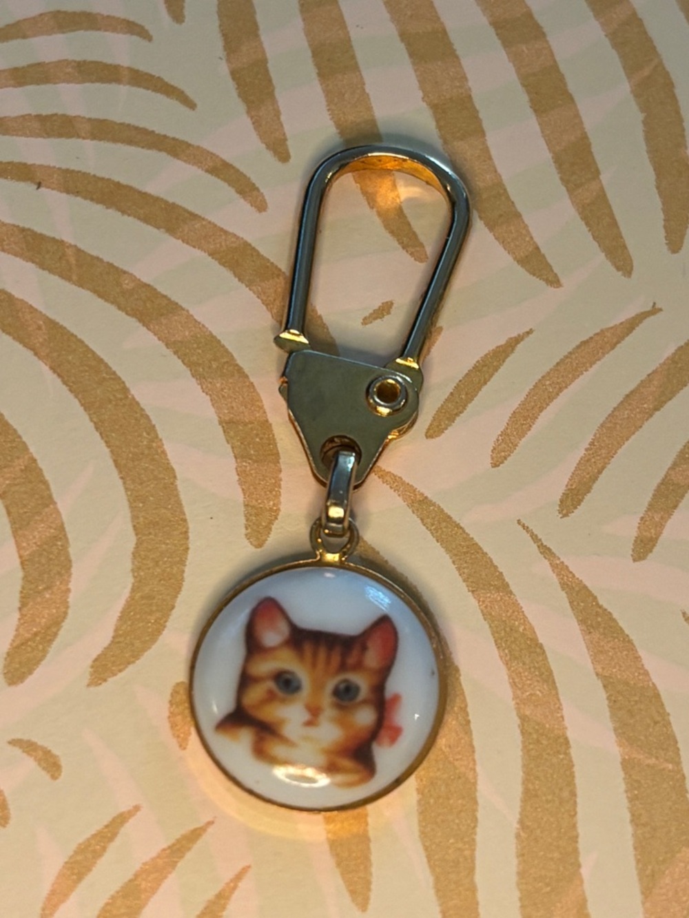š± Vintage Miss Moppet Cat Charm Keychain š± - Picture 2 of 3